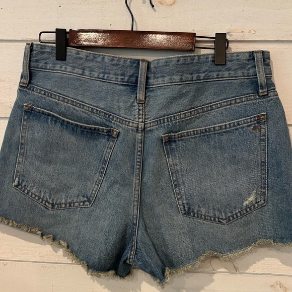 Madewell  Relaxed Denim shorts distressed in size 27. Great condition! - Picture 6 of 11